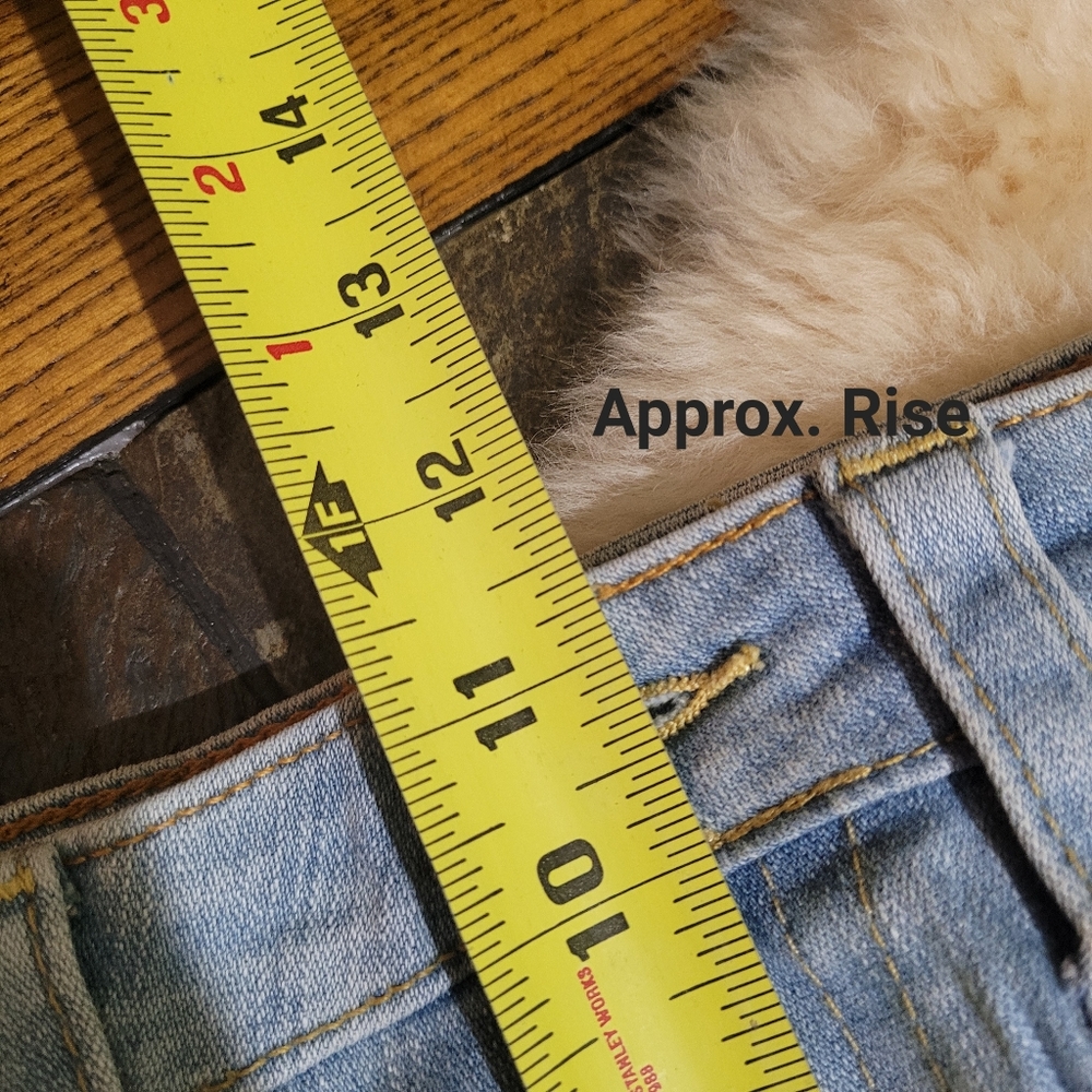 True Religion Distressed Jeans - Picture 7 of 8